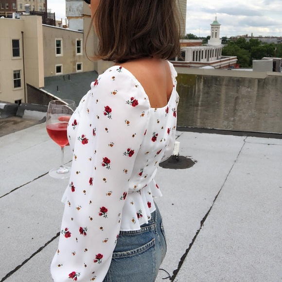 🆕Misty Ditsy Floral Puffy Sleeve Shoulder Top - Picture 5 of 7